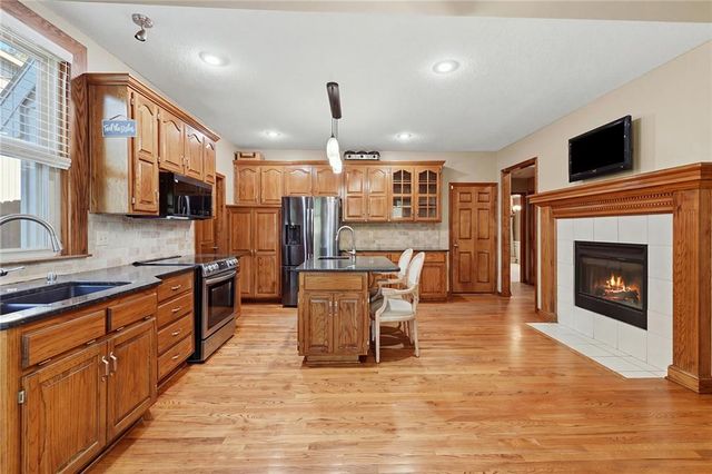 1732 NE 80th Place, Kansas City, MO 64118