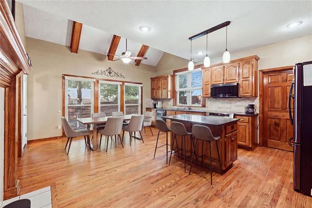 1732 NE 80th Place, Kansas City, MO 64118