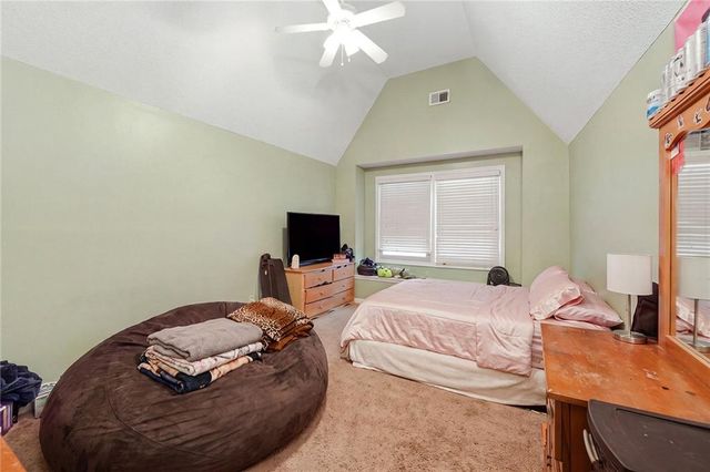 1732 NE 80th Place, Kansas City, MO 64118