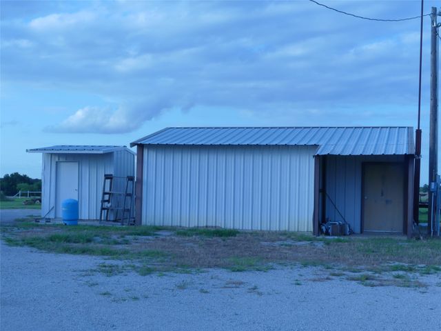 644 Macs Grocery Road, Bowie, TX 76230