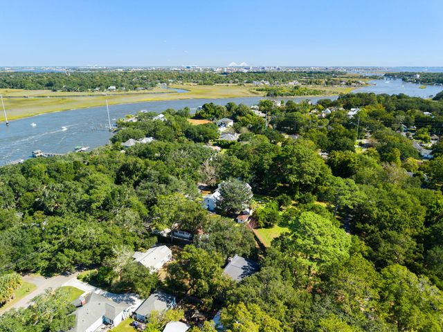 2112 Parkway Drive, Charleston, SC 29412