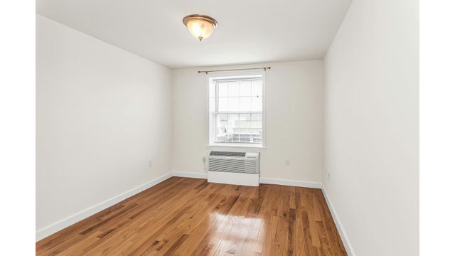 15031 12th Ave Apt 301, New York City, NY 11357