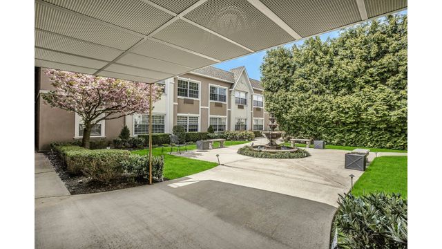 15031 12th Ave Apt 301, New York City, NY 11357