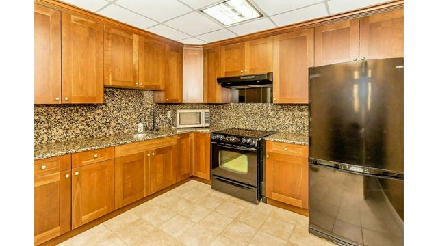 15031 12th Ave Apt 301, New York City, NY 11357