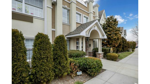 15031 12th Ave Apt 301, New York City, NY 11357