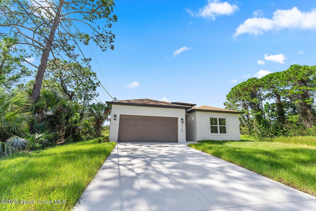 2718 Lakeland Avenue SW, Palm Bay, FL 32908