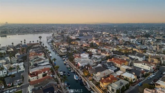 111 Geneva Walk, Long Beach, CA 90803