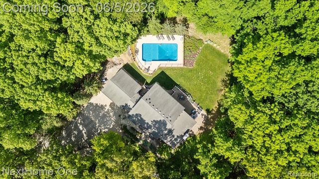 2533 Spring Grove Drive, Brighton, MI 48114