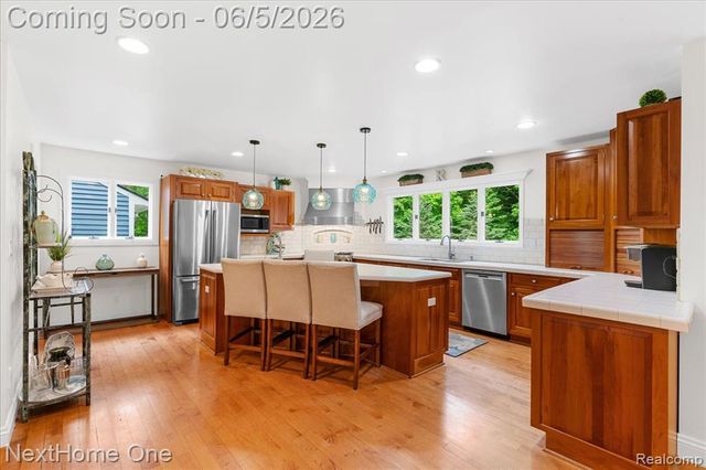 2533 Spring Grove Drive, Brighton, MI 48114