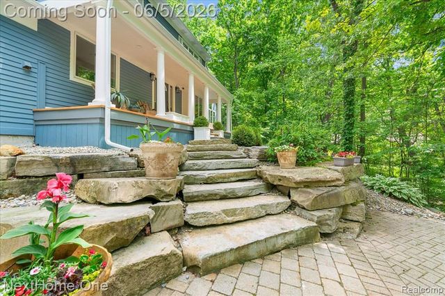 2533 Spring Grove Drive, Brighton, MI 48114