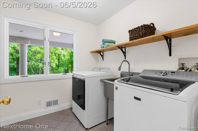 2533 Spring Grove Drive, Brighton, MI 48114
