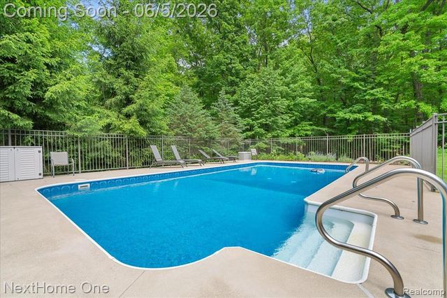 2533 Spring Grove Drive, Brighton, MI 48114