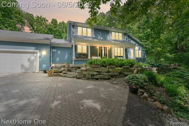 2533 Spring Grove Drive, Brighton, MI 48114