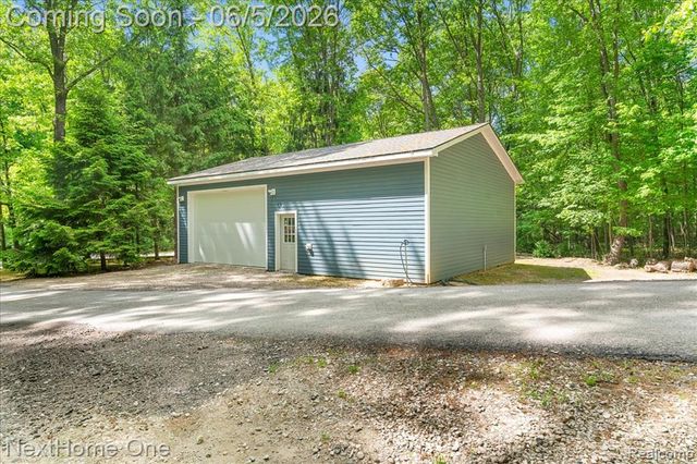 2533 Spring Grove Drive, Brighton, MI 48114