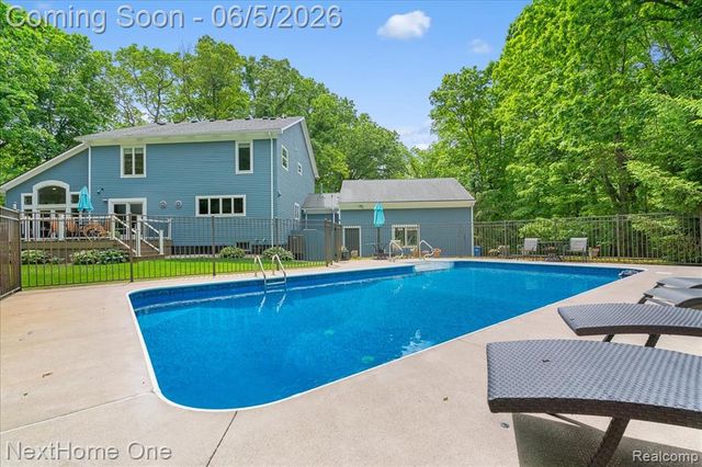 2533 Spring Grove Drive, Brighton, MI 48114