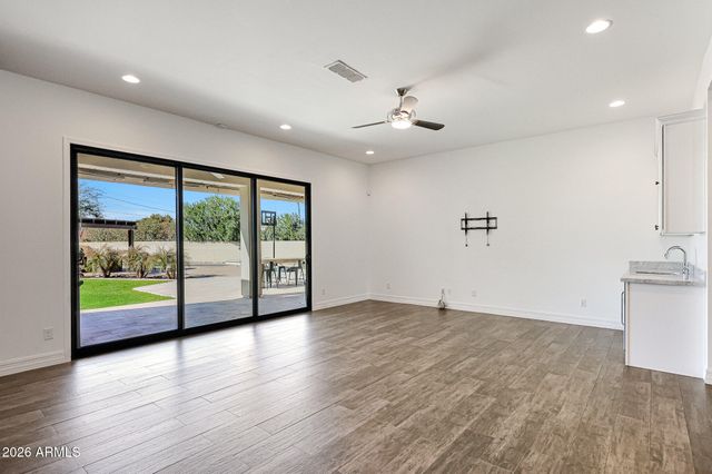 4310 E KINGS Avenue, Phoenix, AZ 85032