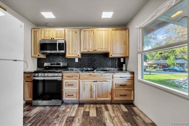 1819 Carmanbrook Parkway, Flint, MI 48507