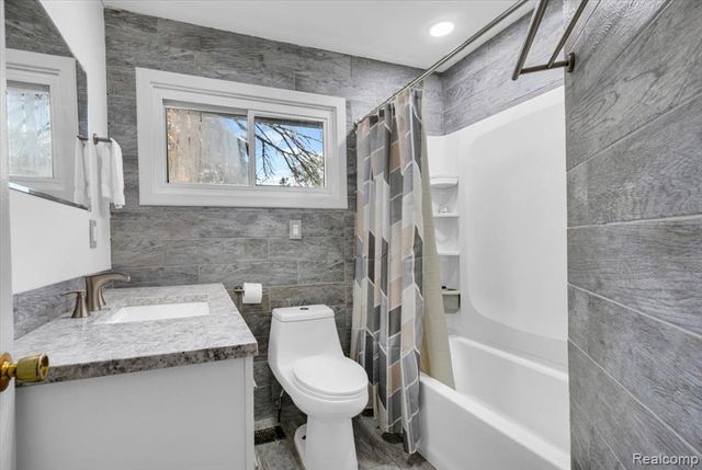 1819 Carmanbrook Parkway, Flint, MI 48507
