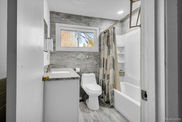 1819 Carmanbrook Parkway, Flint, MI 48507