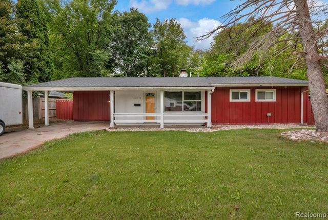 1819 Carmanbrook Parkway, Flint, MI 48507
