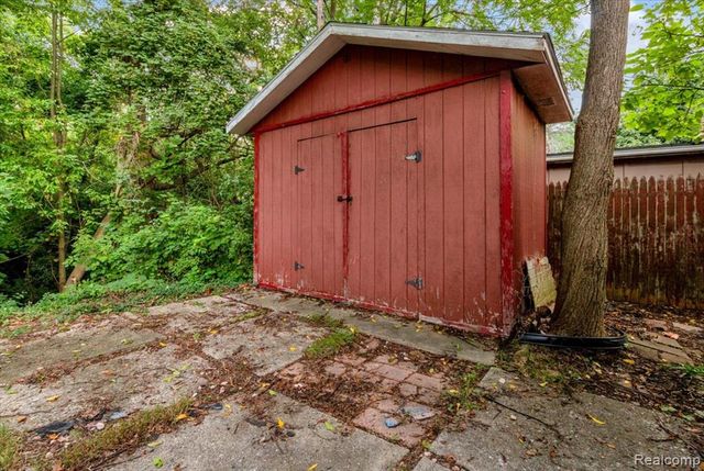 1819 Carmanbrook Parkway, Flint, MI 48507