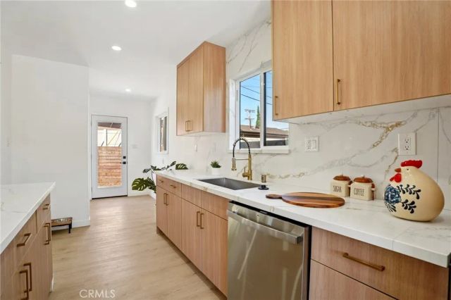 13907 Wyandotte Street, Van Nuys, CA 91405