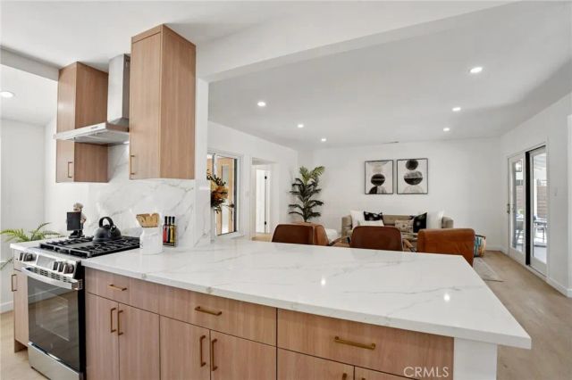 13907 Wyandotte Street, Van Nuys, CA 91405