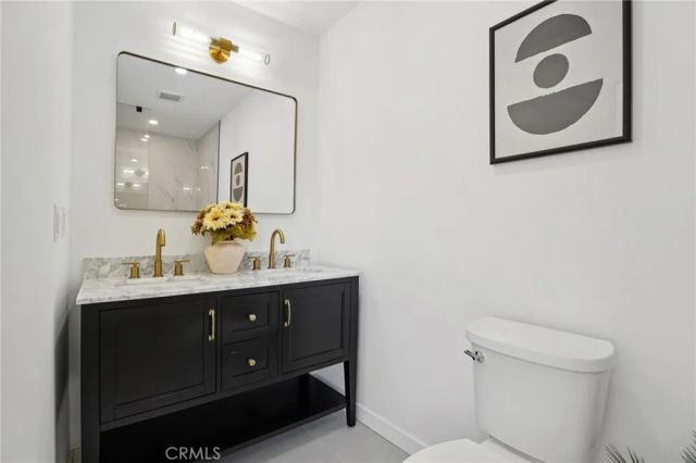 13907 Wyandotte Street, Van Nuys, CA 91405