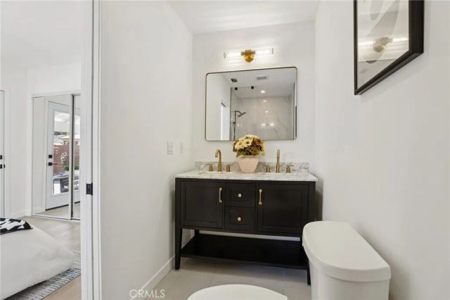 13907 Wyandotte Street, Van Nuys, CA 91405