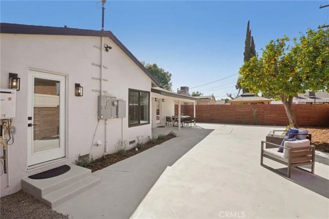 13907 Wyandotte Street, Van Nuys, CA 91405