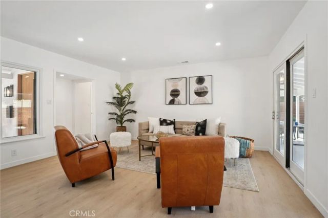 13907 Wyandotte Street, Van Nuys, CA 91405