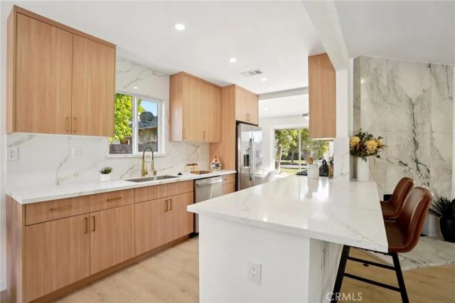 13907 Wyandotte Street, Van Nuys, CA 91405