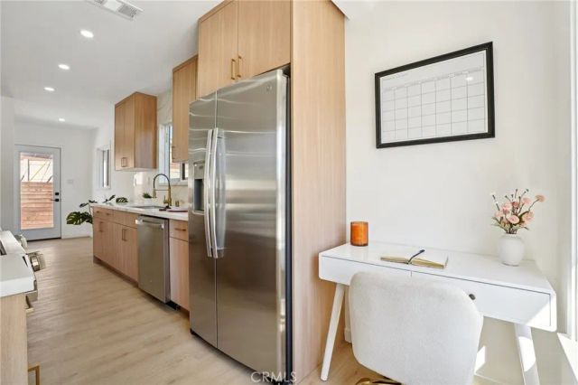 13907 Wyandotte Street, Van Nuys, CA 91405