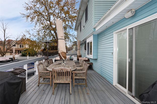 25 Centre Street, Lynbrook, NY 11563