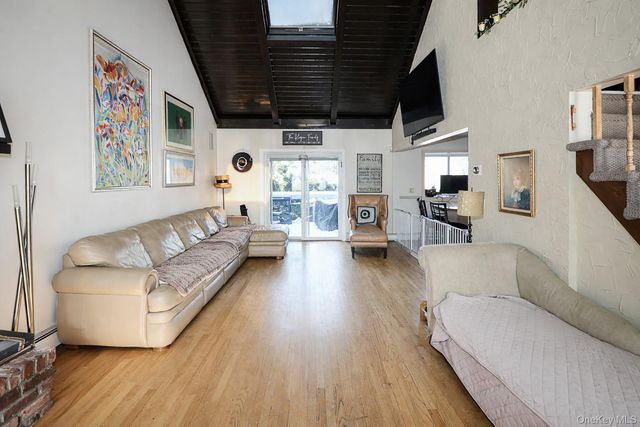 25 Centre Street, Lynbrook, NY 11563