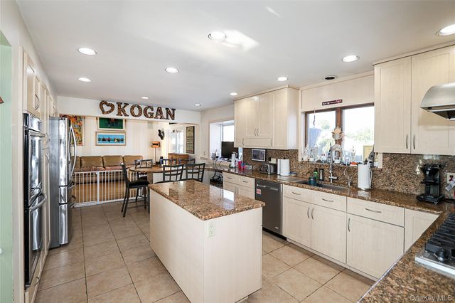 25 Centre Street, Lynbrook, NY 11563