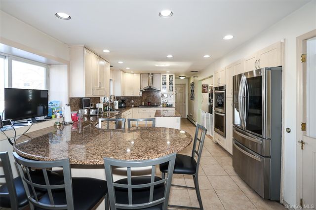 25 Centre Street, Lynbrook, NY 11563