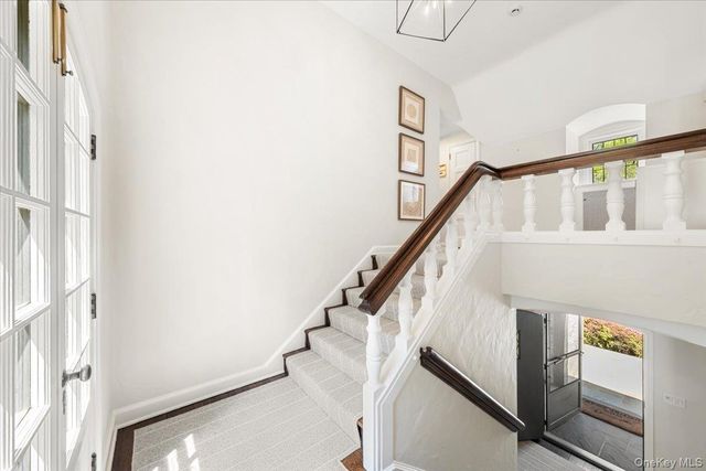 1 Dundee Road, Larchmont, NY 10538