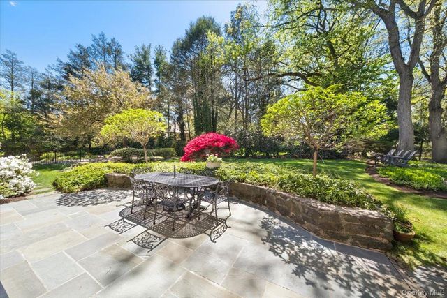 1 Dundee Road, Larchmont, NY 10538