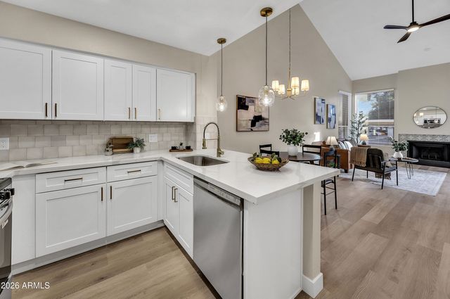 1717 E UNION HILLS Drive 2033, Phoenix, AZ 85024