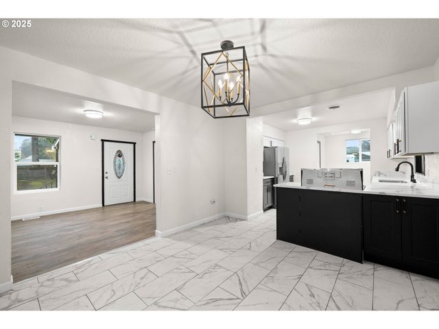 8412 Se LIEBE St, Portland, OR 97266