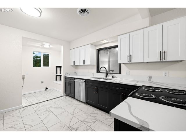 8412 Se LIEBE St, Portland, OR 97266