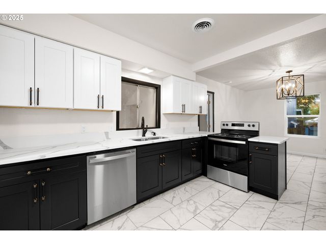 8412 Se LIEBE St, Portland, OR 97266