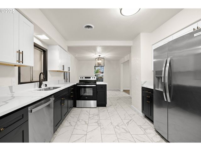 8412 Se LIEBE St, Portland, OR 97266