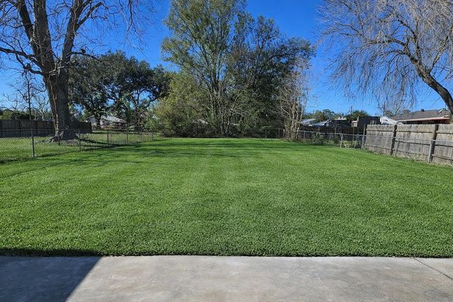 1808 Himalaya Ave, Thibodaux, LA 70301