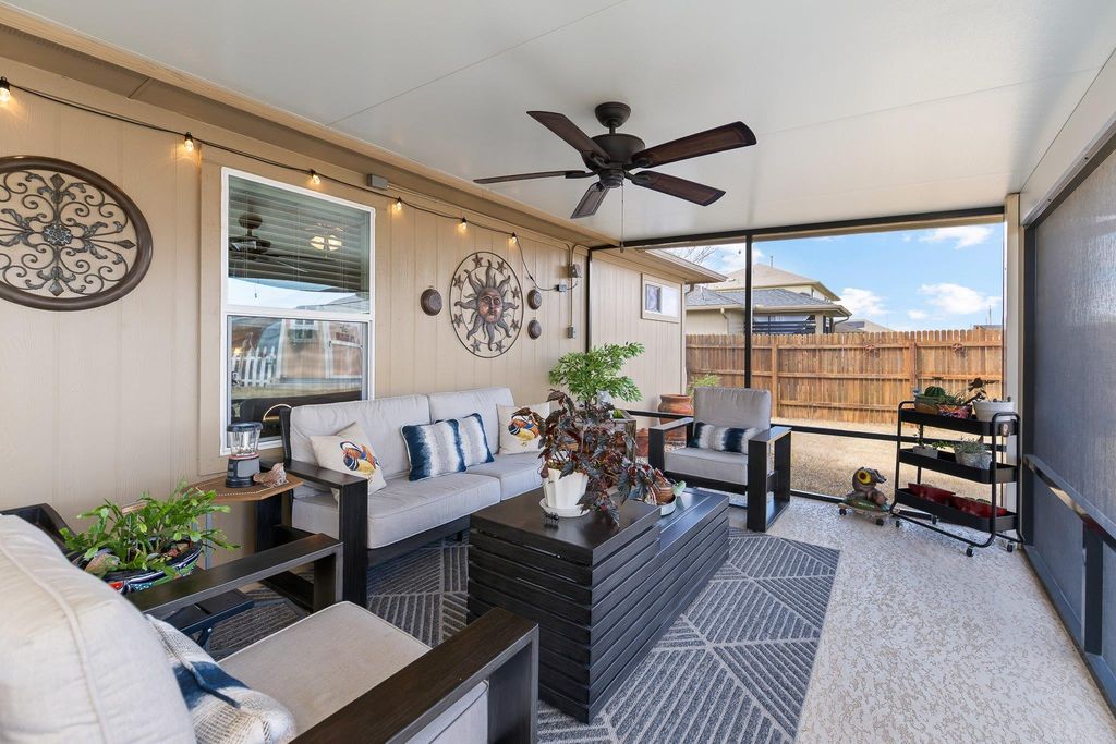 507 Luna Vista DR, Hutto, TX 78634