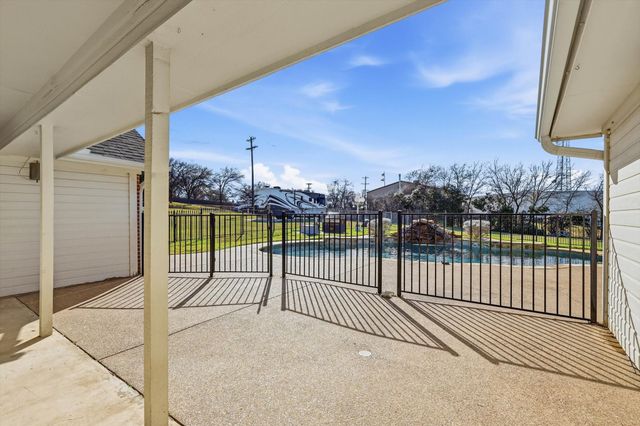 10305 Alta Vista Road, Fort Worth, TX 76244