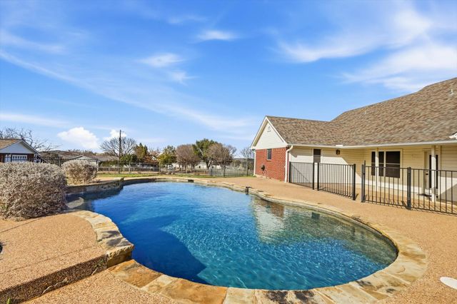 10305 Alta Vista Road, Fort Worth, TX 76244