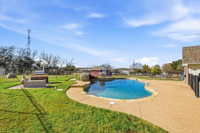 10305 Alta Vista Road, Fort Worth, TX 76244
