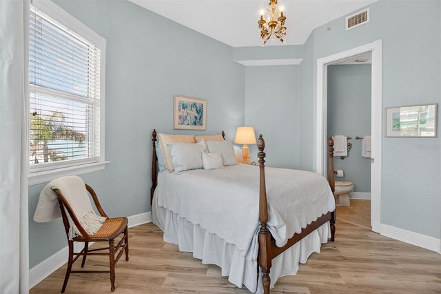 10133 GULF BOULEVARD E1, Treasure Island, FL 33706